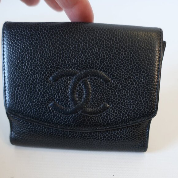Authentic Womens Chanel Caviar Black Interlocked CC Bi-Fold Wallet - Picture 2 of 12